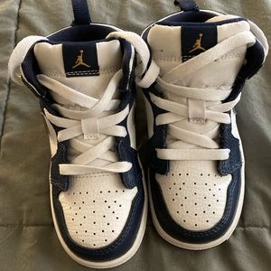 Little Kid Sneakers - Jordan 1 Mid